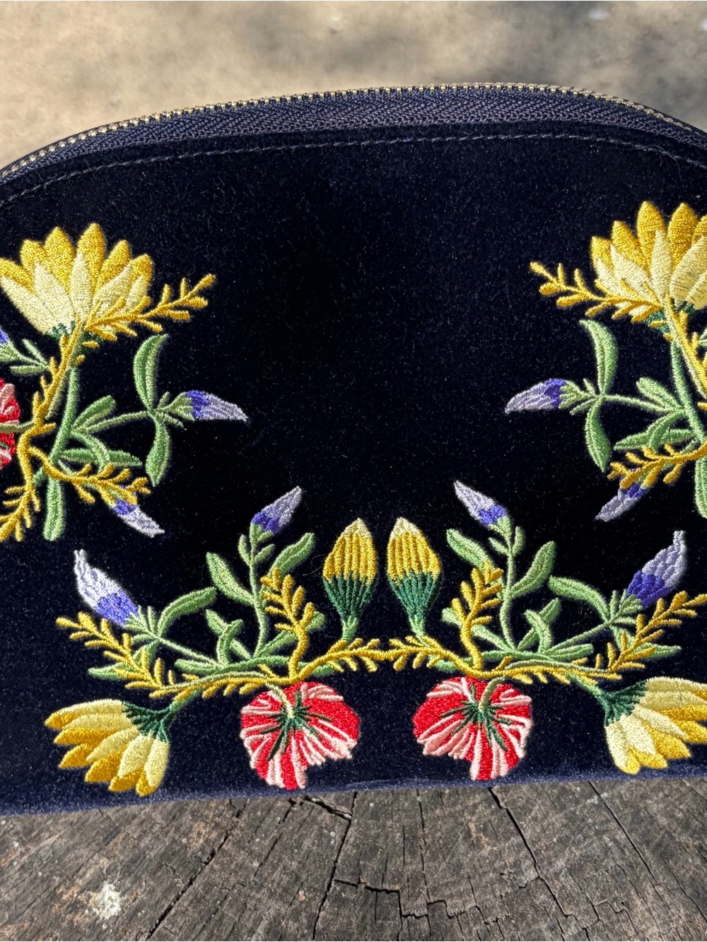 WOLF Navy Velvet Embroidered Floral Jewelry case in Navy NWOT - Picture 2 of 11
